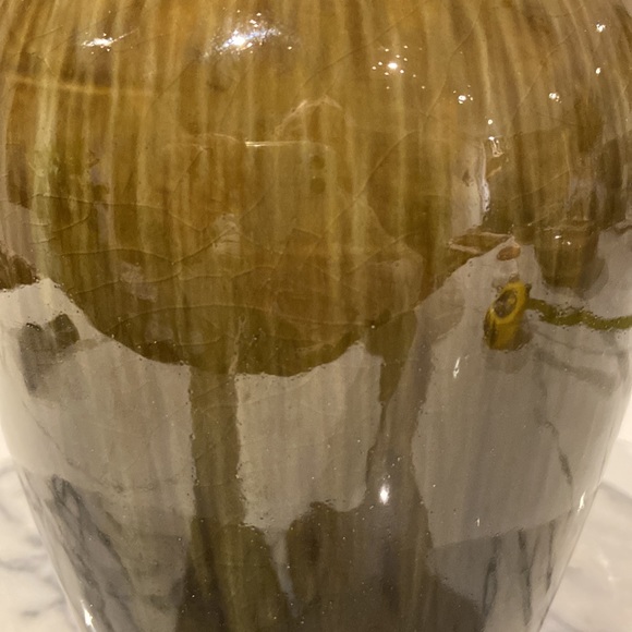 Beautiful High Glazed Pottery Vase in Neutral Tones of Browns and Greens. - Picture 5 of 10